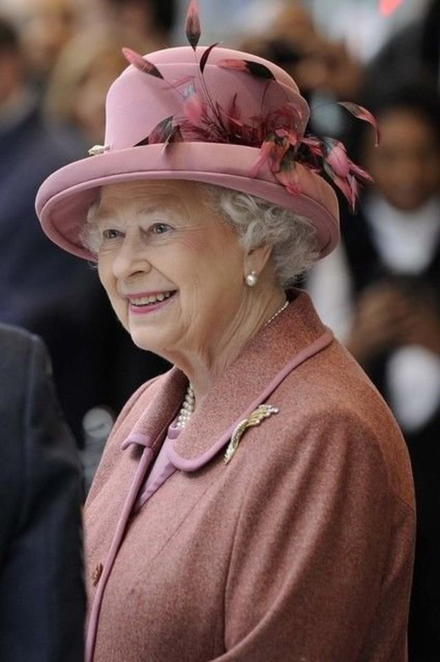Didžiosios Britanijos karalienė Elizabeth II pirmą kartą tapo prosenele.