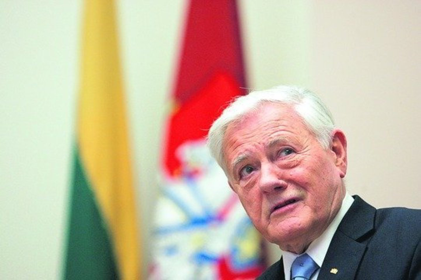 "Manau, akivaizdžiai persistengėme mėgindami patikti Aliaksandrui Lukašenkai", - sako V.Adamkus.
