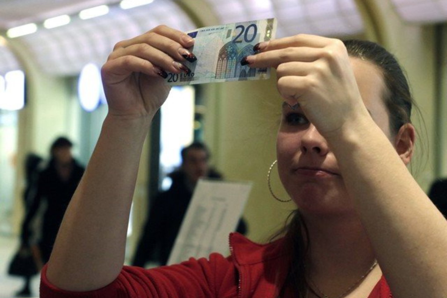 Estija pakiliai priėmė euro įvedimą, nors yra manančių, kad dėl neaiškios euro ateities šios pergalės neverta sureikšminti.