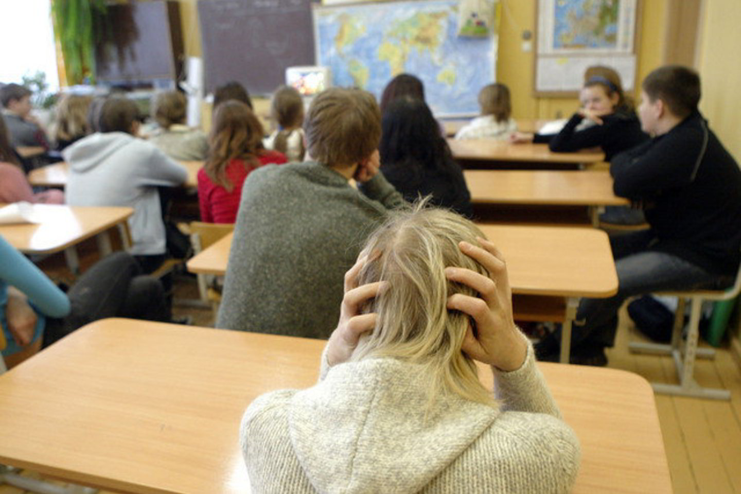 Utėlės gali pereiti iš vieno galvos apdangalo ar apykaklės į kitą.