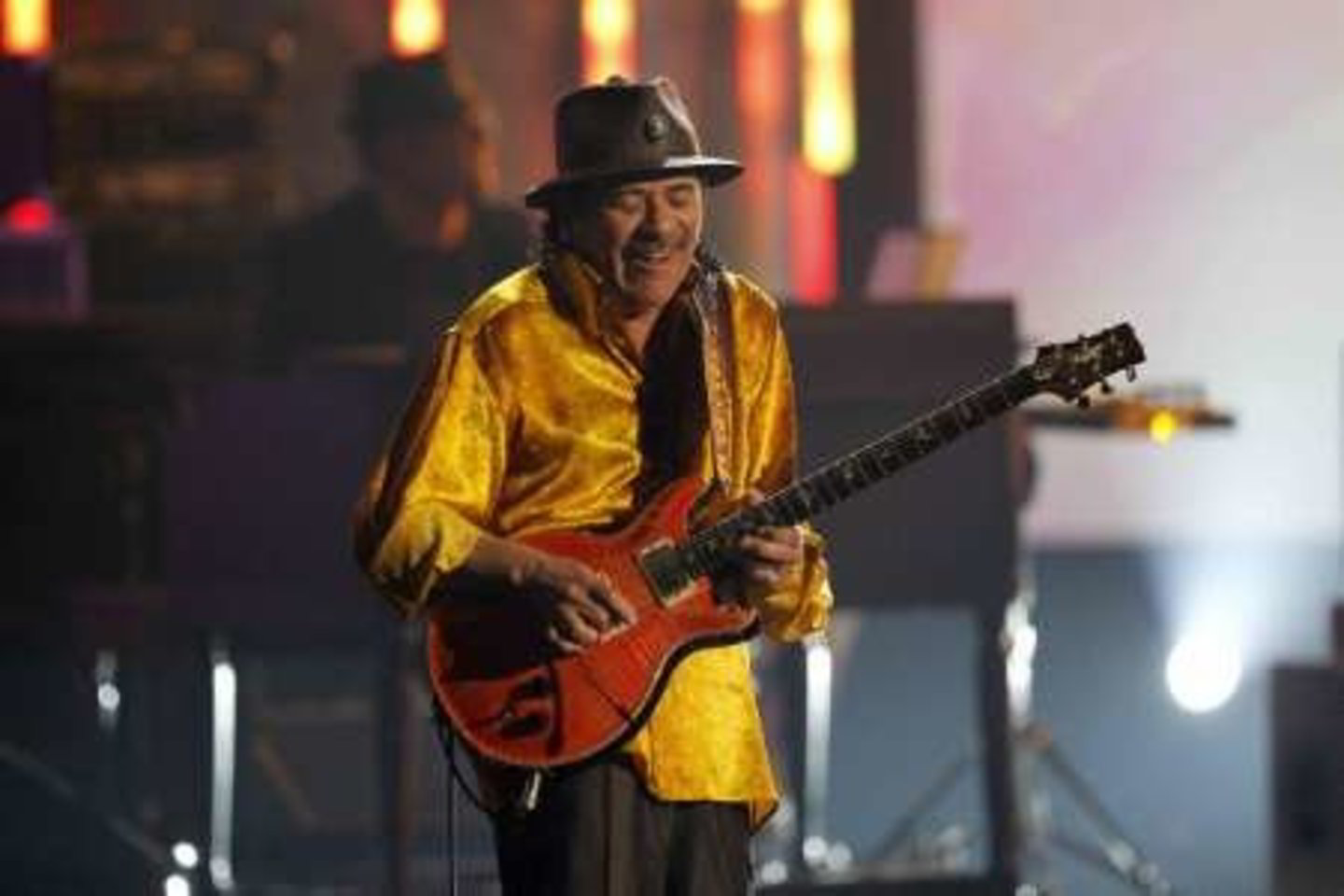 63 metų gitaros virtuozas sumainė žiedus su būgnininke C.Blackman.