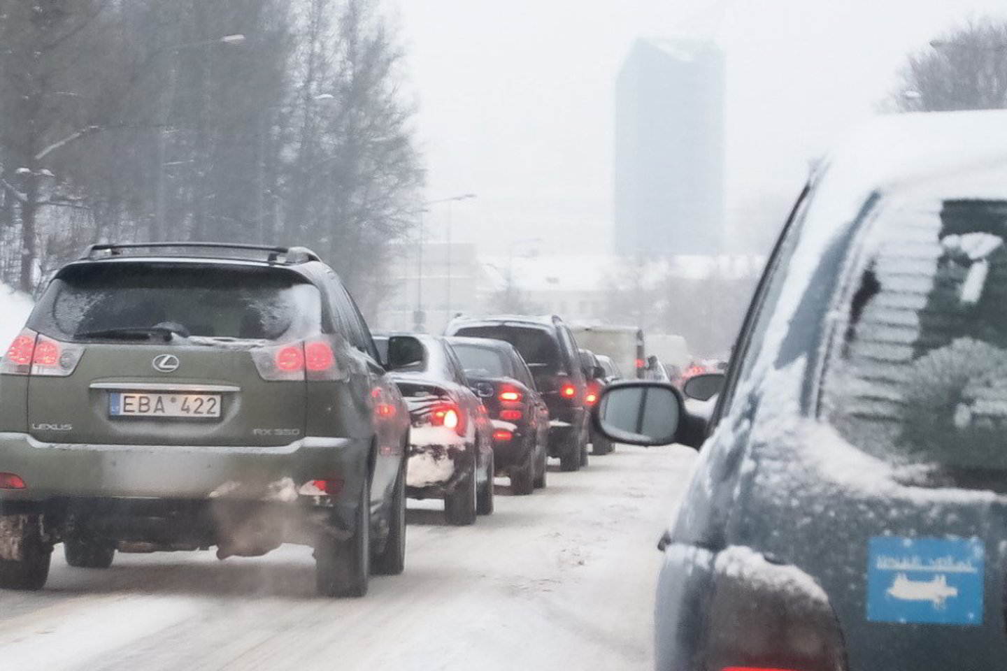 Rajoniniai keliai apsnigti, apipustyti, yra neišvažiuojamų ir sunkiai išvažiuojamų kelių.