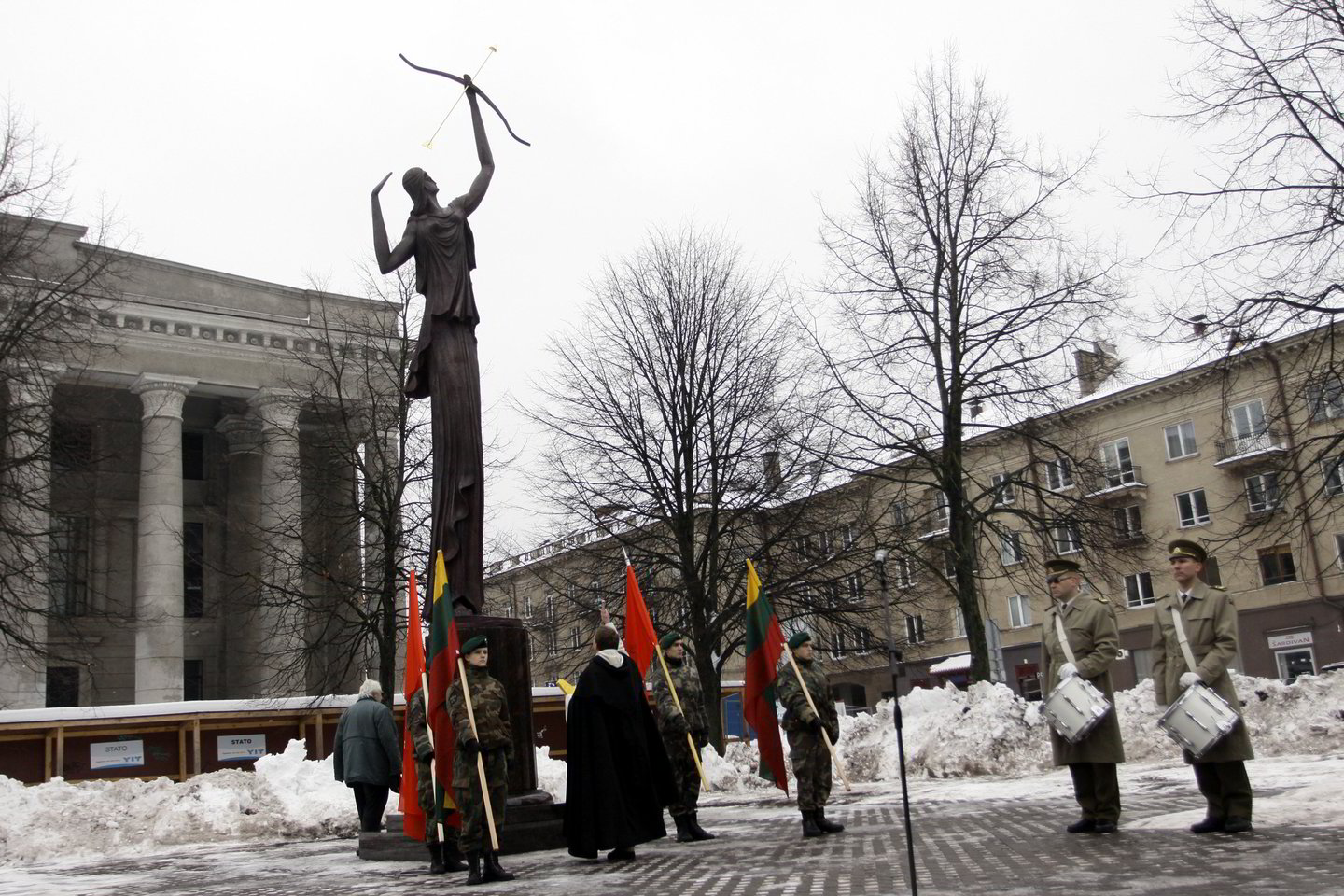 Vilniuje atidengta skulptūra skirta atkurtai Lietuvos nepriklausomybei.