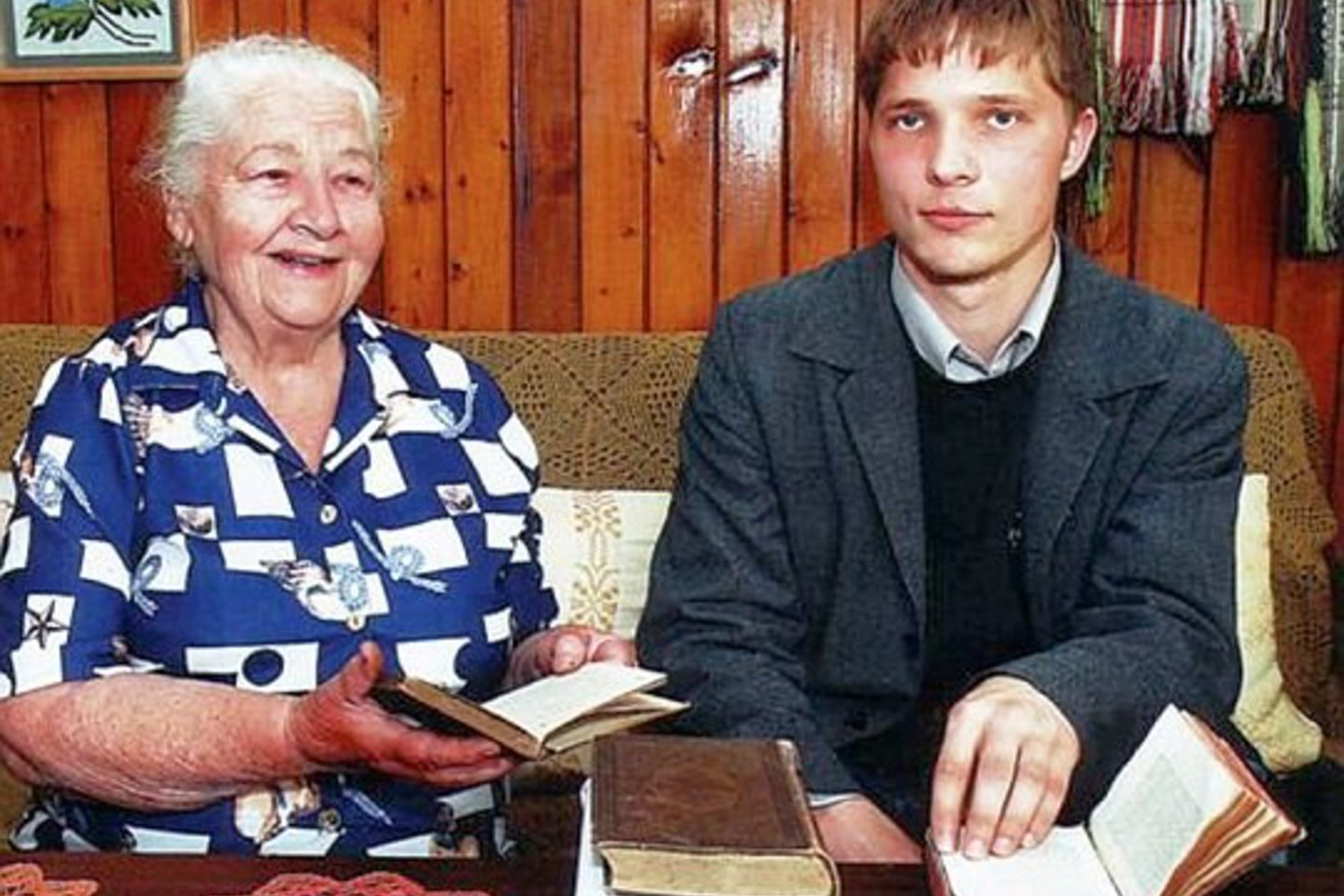 Kęstutis dėkingas savo globėjai M.Šimanskienei už galimybę siekti aukštojo mokslo diplomo.