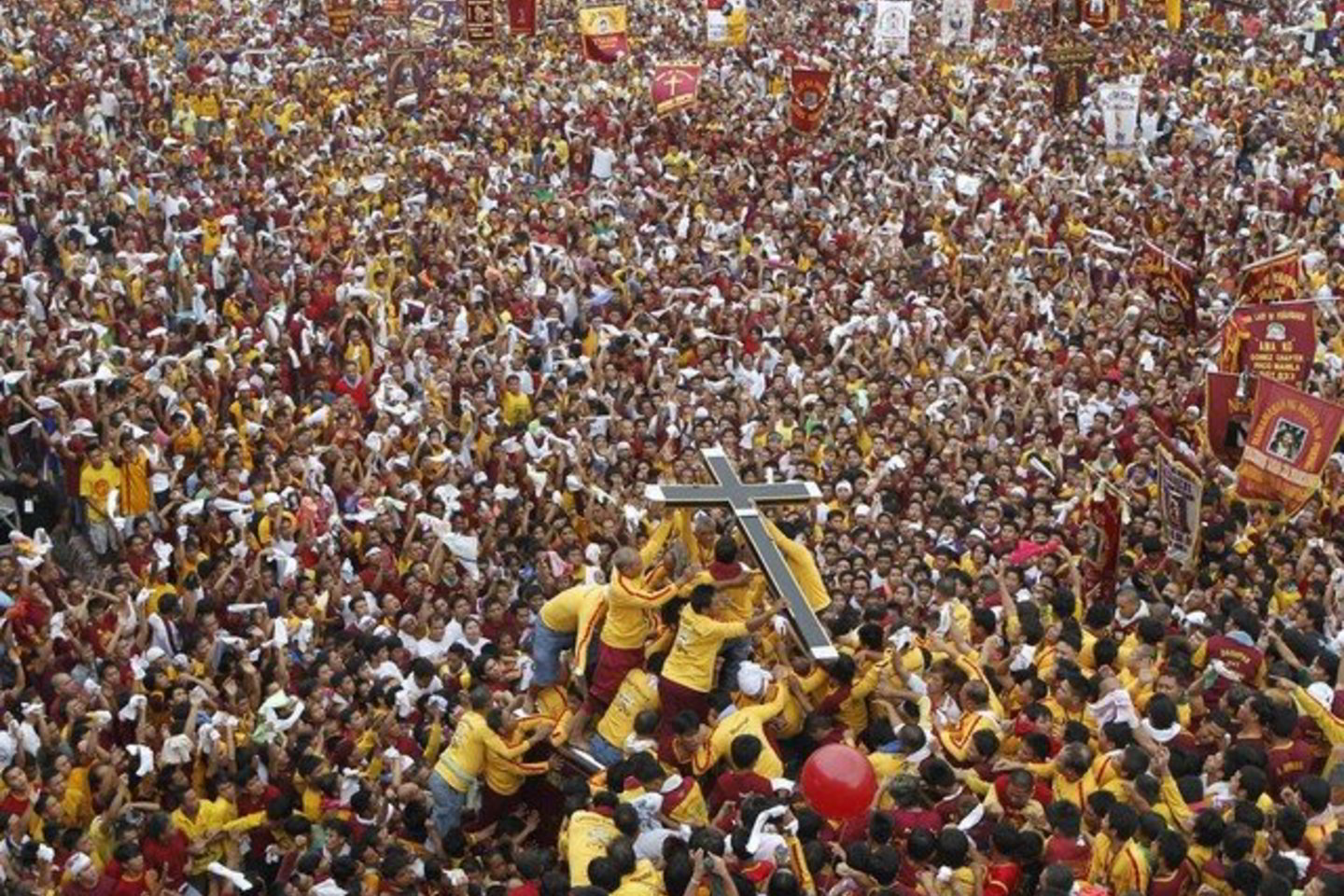 Filipinų sostinėje apie 2 mln. basų maldininkų dalyvavo Kristaus statulos nešimo procesijoje.