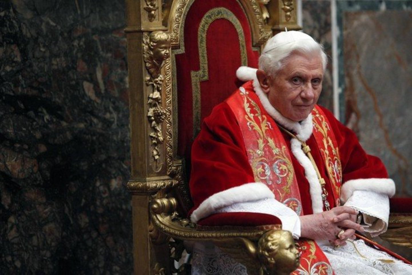 Praėjusių metų pabaigoje išleistame straipsnių rinkinyje Benediktas XVI pirmą kartą pritarė prezervatyvų naudojimui, siekiant sumažinti užkrečiamų ligų pavojų.
