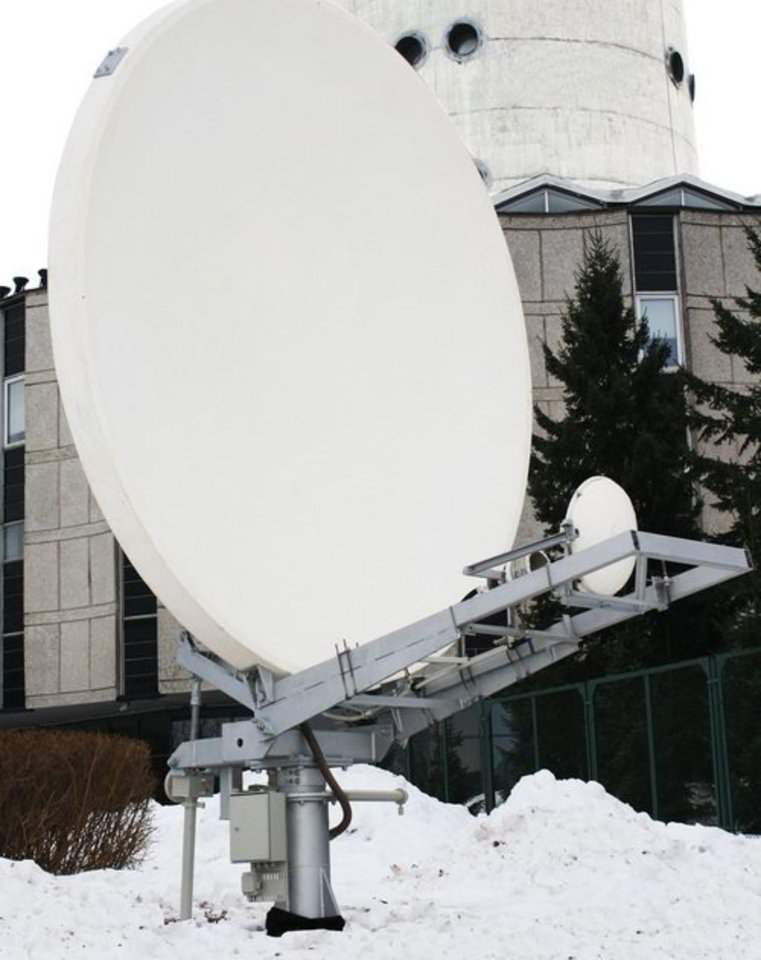 Palydovinio ryšio anteną „Nera“ 1991 m. mūsų šaliai padovanojo Norvegijos telekomas.