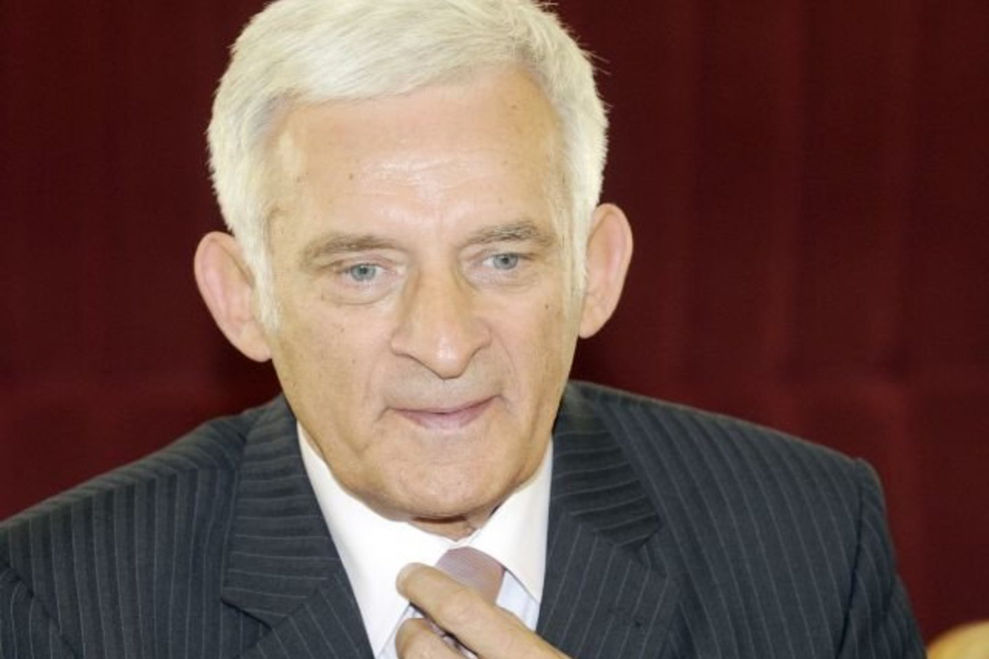Pasak J.Buzeko, nereikėtų pamiršti kitų priespaudoje gyvenančių tautų, ypač Baltarusijos.