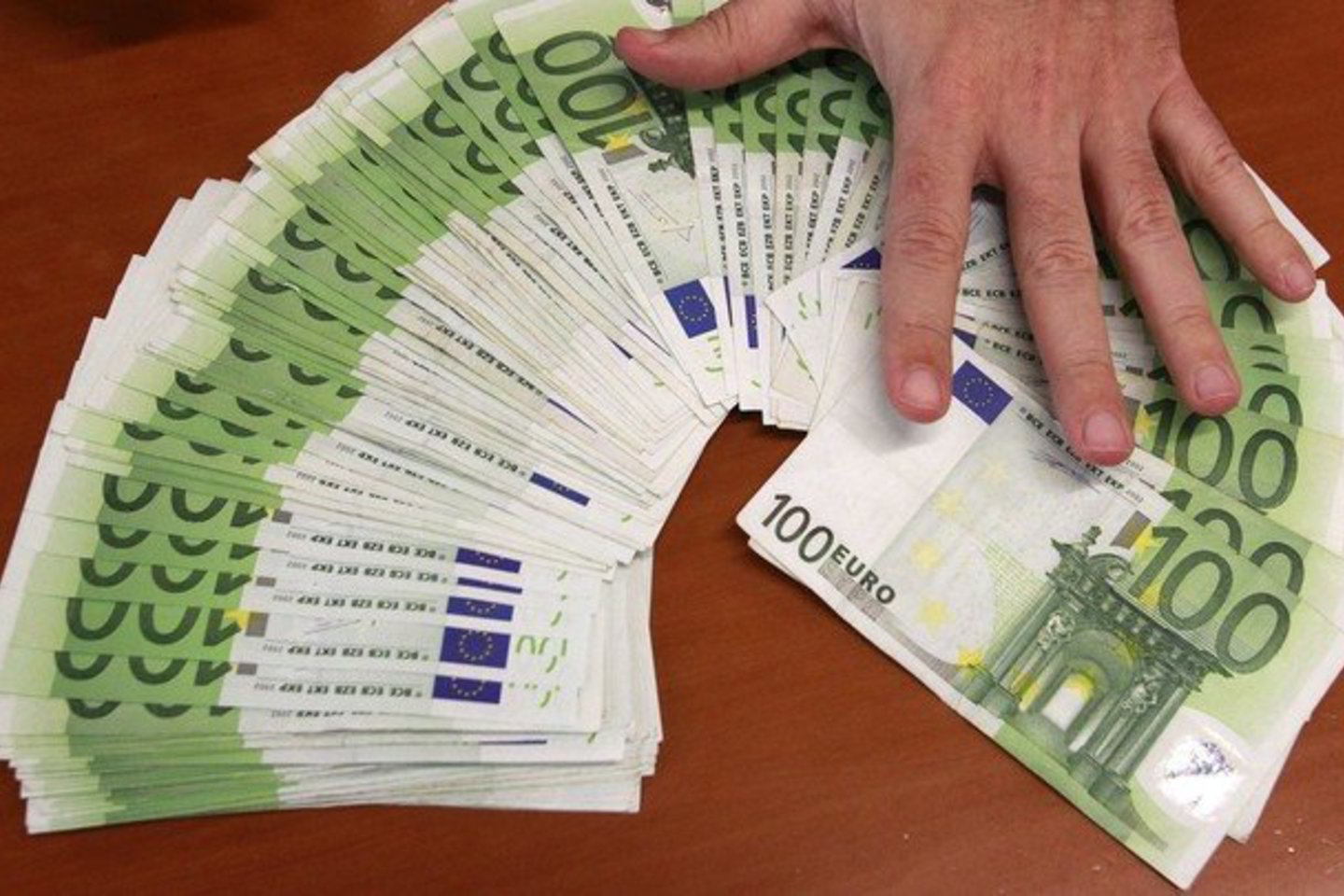 ECB nori palikti žemą bazinę palūkanų normą ir taip paskatinti silpną euro zonos ekonomikos atsigavimą.