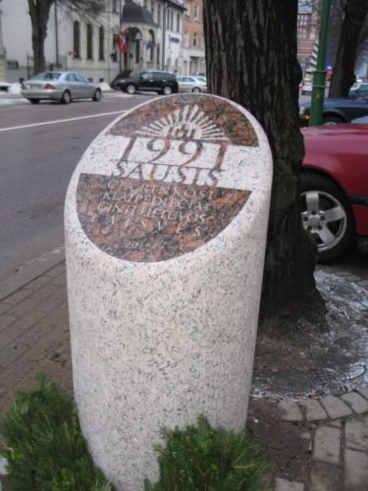 Klaipėdoje pastatyti trys granitiniai atminimo ženklai.