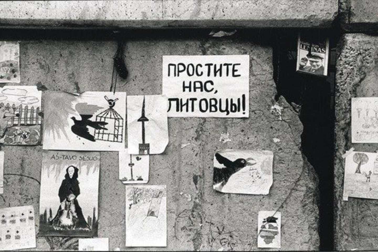 Prieš dvidešimt metų gynybinė siena su vaikiškais piešiniais viliojo ne provokatorius, o bendraminčius