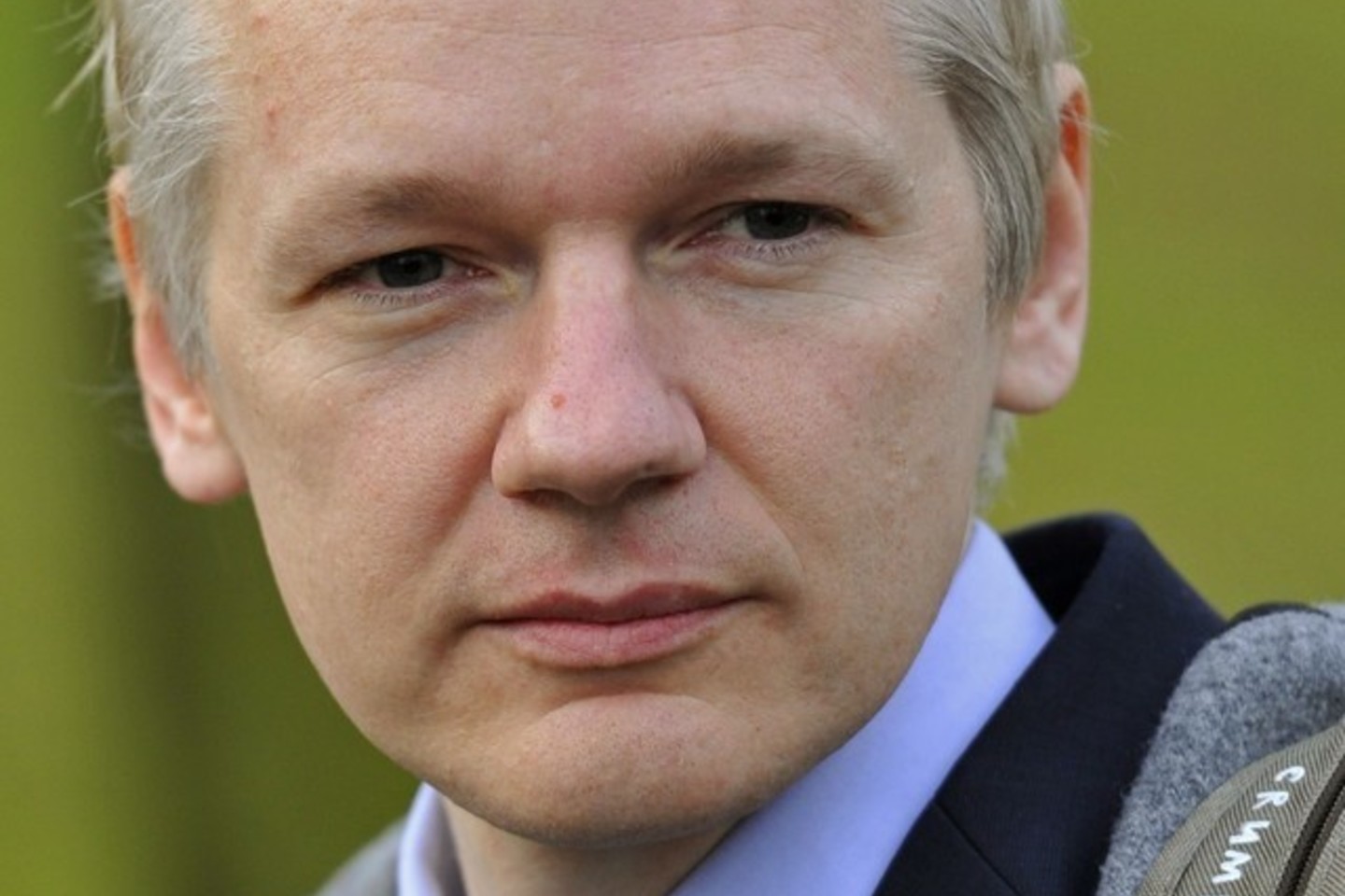 „WikiLeaks“ įkūrėjas Julianas Assange'as ketvirtadienį sakė manantis, jog Vašingtonas siekia pasinaudoti B.Manningu, kad galėtų patraukti atsakomybėn tinklalapio lyderį.