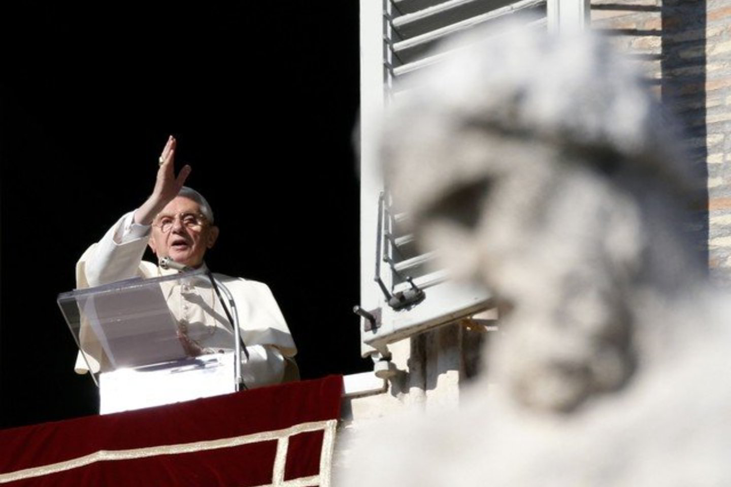 Benediktas XVI išreiškė savo džiaugsmą dėl to, kad gegužės 1 dieną beatifikuos savo pirmtaką.