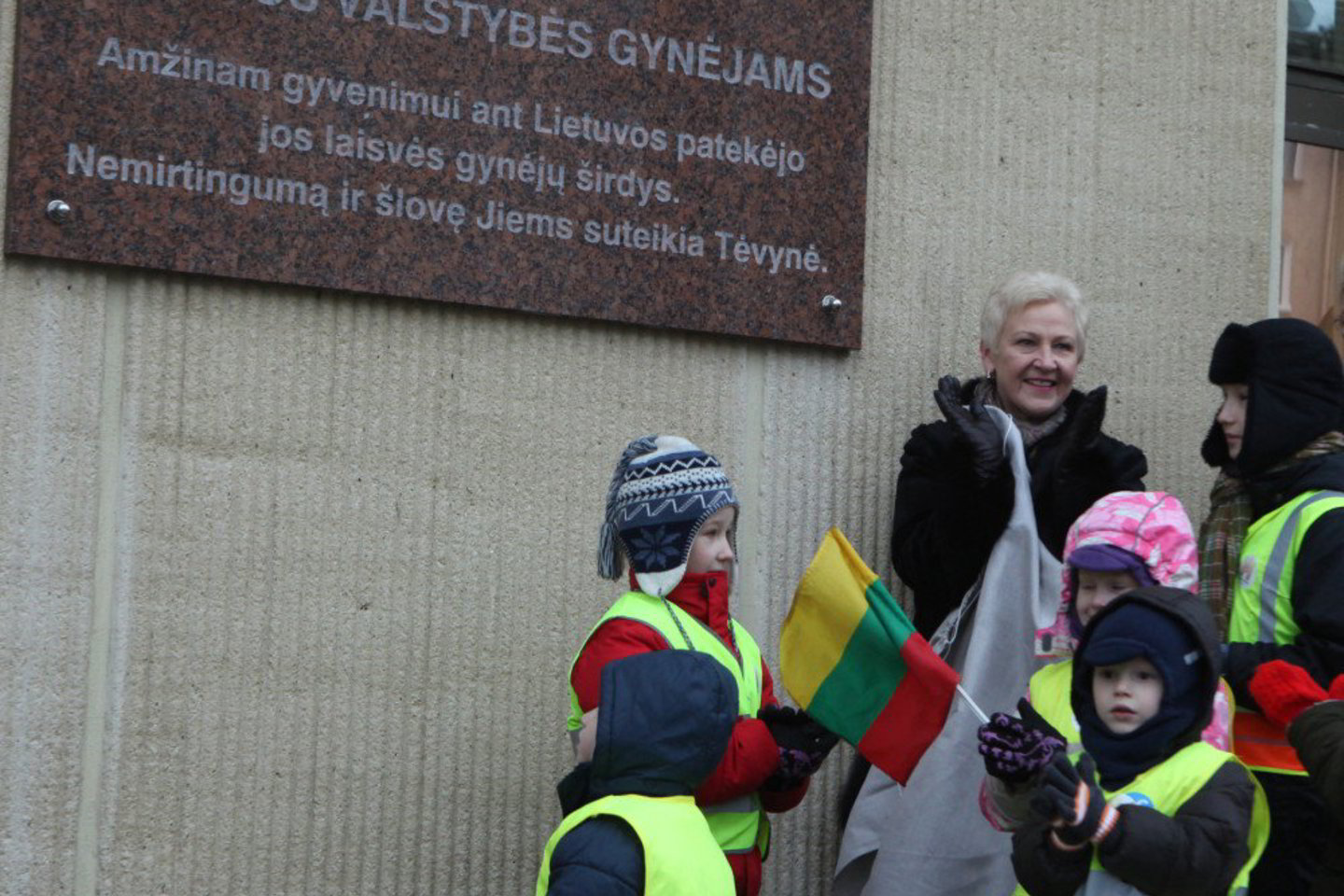 Atminimo lentą atidengė Seimo pirmininkė Irena Degutienė.