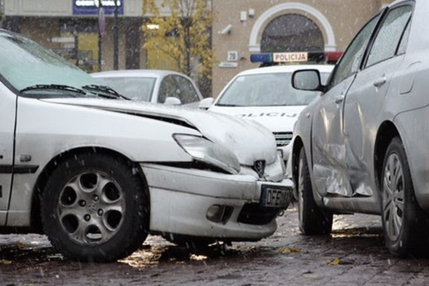Dėl plikledžio avarijų skaičius padvigubėjo.