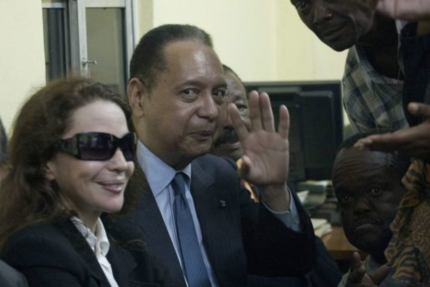 Savo valdymo laikotarpiu J.C.Duvalier, kuriam dabar 59 metai, jo šeima ir šalininkai, Haičio žinybų duomenimis, pasisavino daugiau kaip 100 mln. dolerių valstybės lėšų.