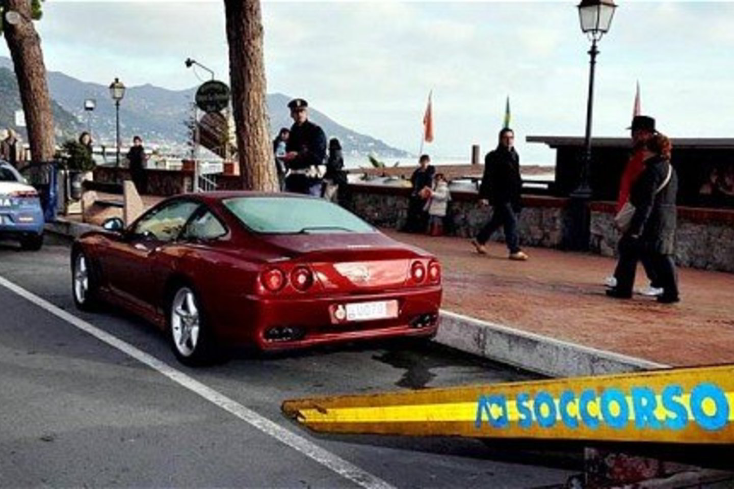 J.Buttono tėvas policijai pranešė, jog automobilį paliko nedidelio Italijos kurorto Alassio gatvėje.