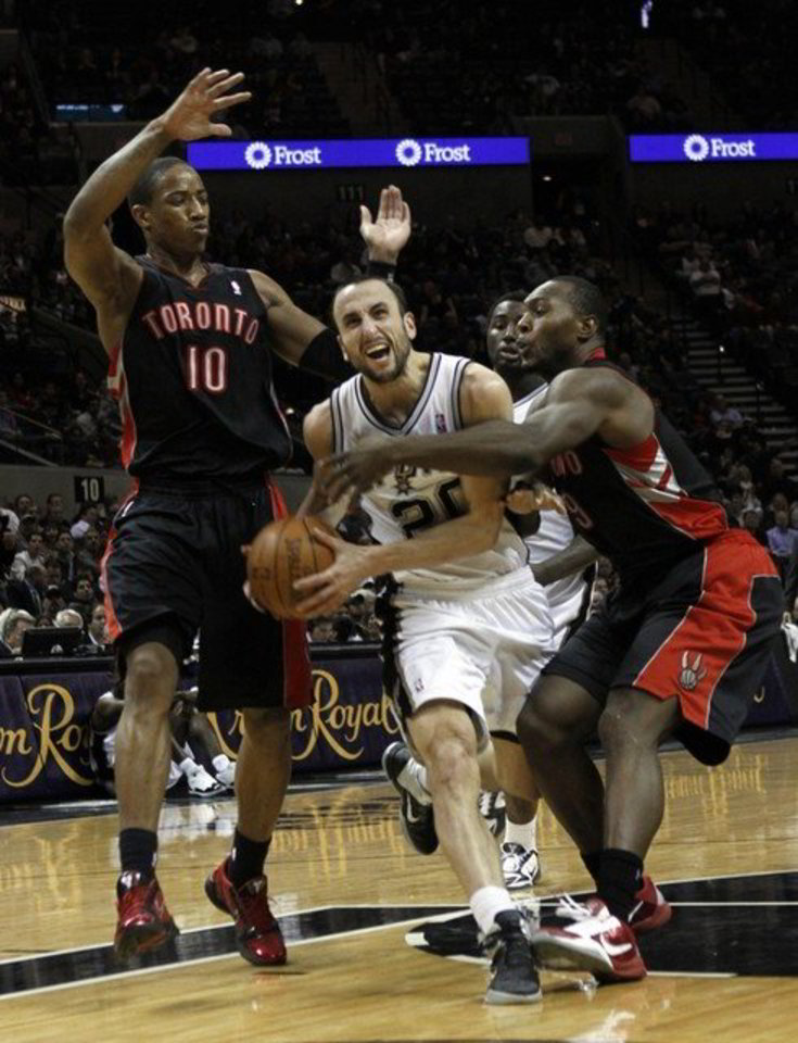 „Raptors“ krepšininkai nesulaikė E.Ginobili (viduryje).