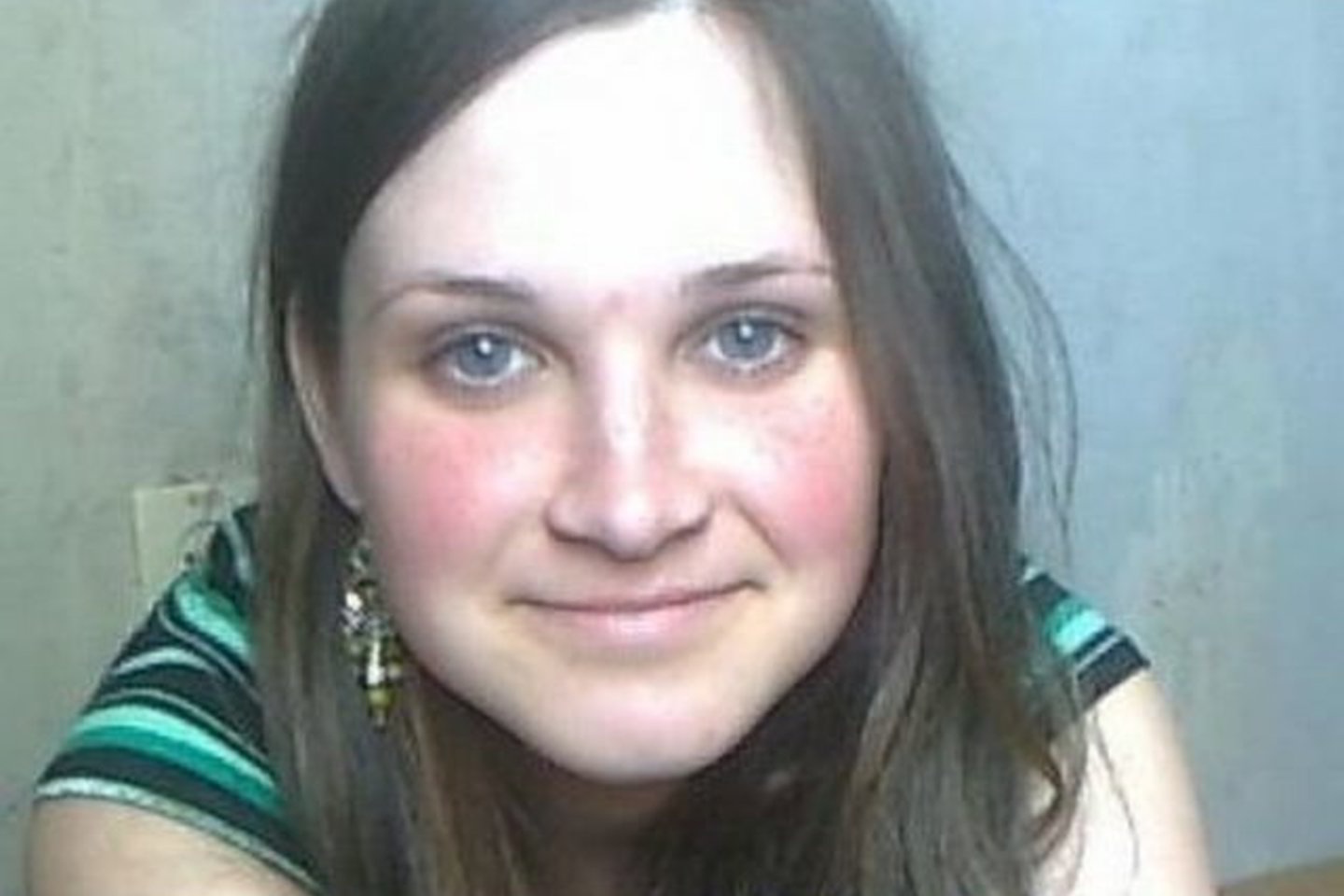 Artimo draugo neturėjusi kaunietė nemažai laiko praleisdavo prie kompiuterio, naršė socialinį tinklą „Facebook“, įvairius pažinčių portalus.