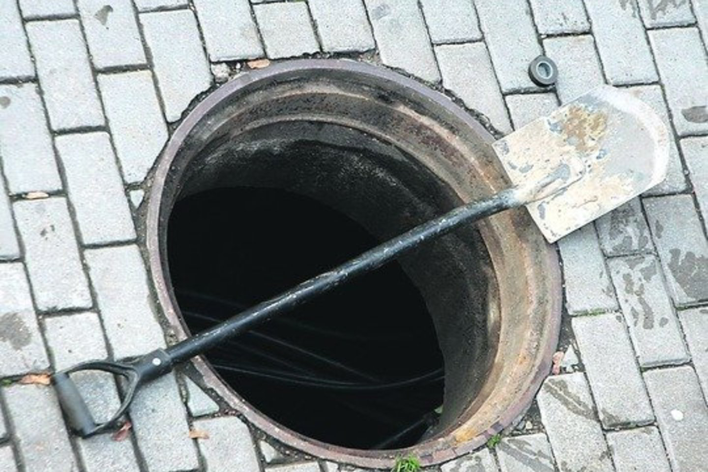 Vienas pavogtas kanalizacijos dangtis kainuoja penkis šimtus litų.