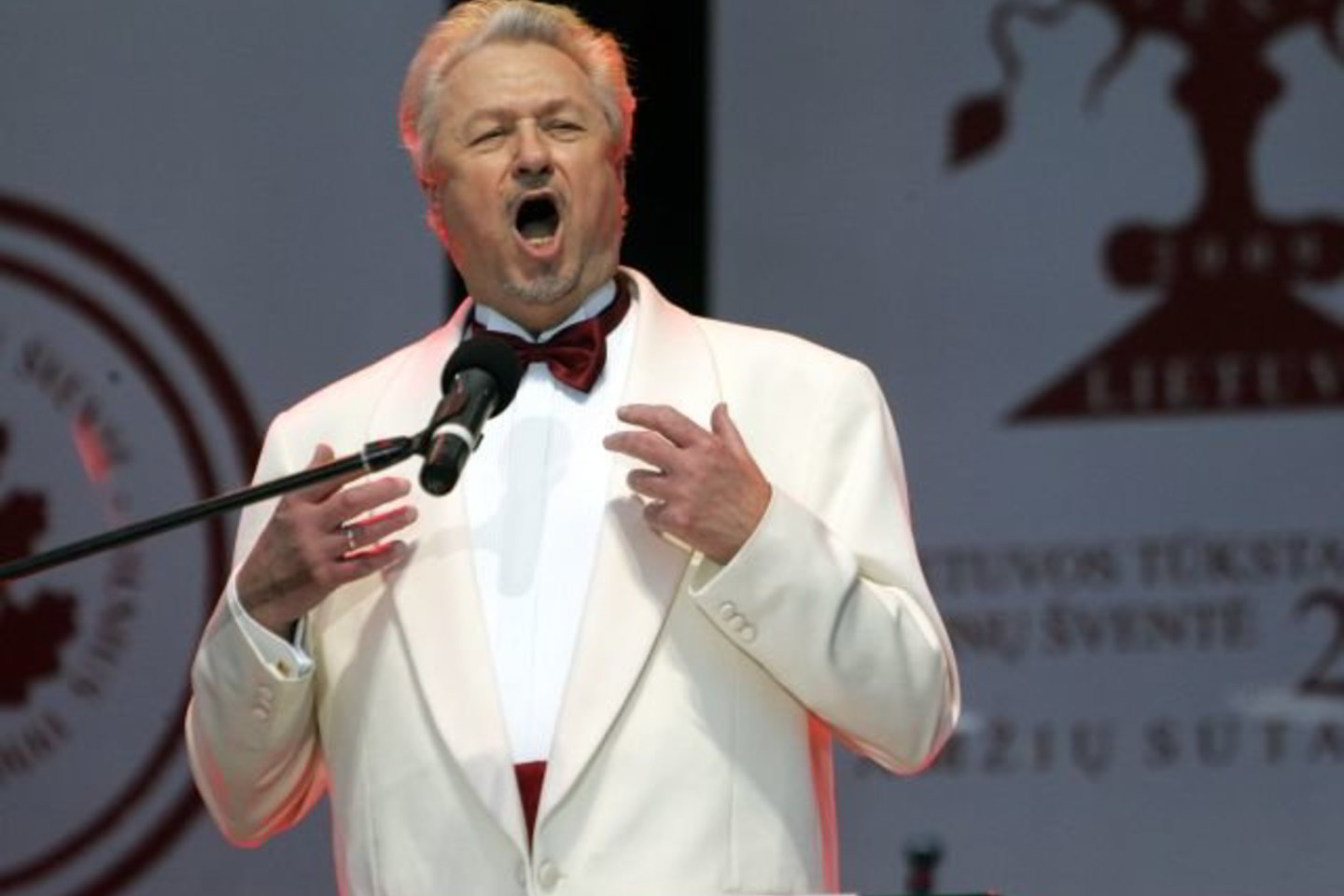 V.Noreika Lietuvos muzikos ir teatro akademijoje vadovauja Dainavimo katedrai.