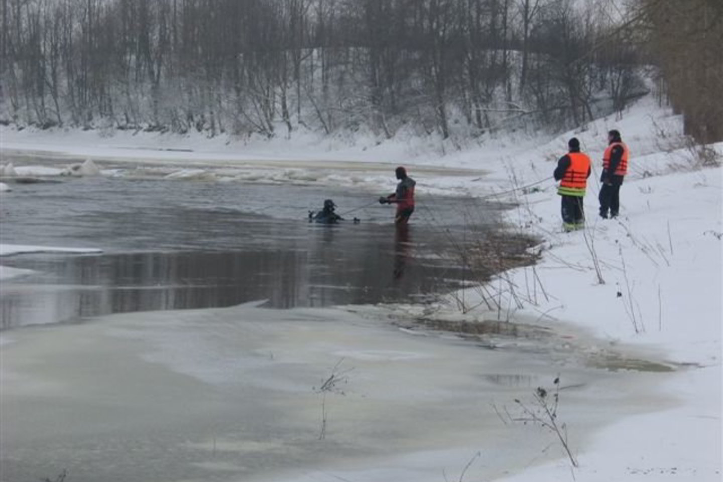 Skenduolio Mūšoje ieškojo iš Panevėžio iškviesti Priešgaisrinės gelbėjimo tarnybos narai.