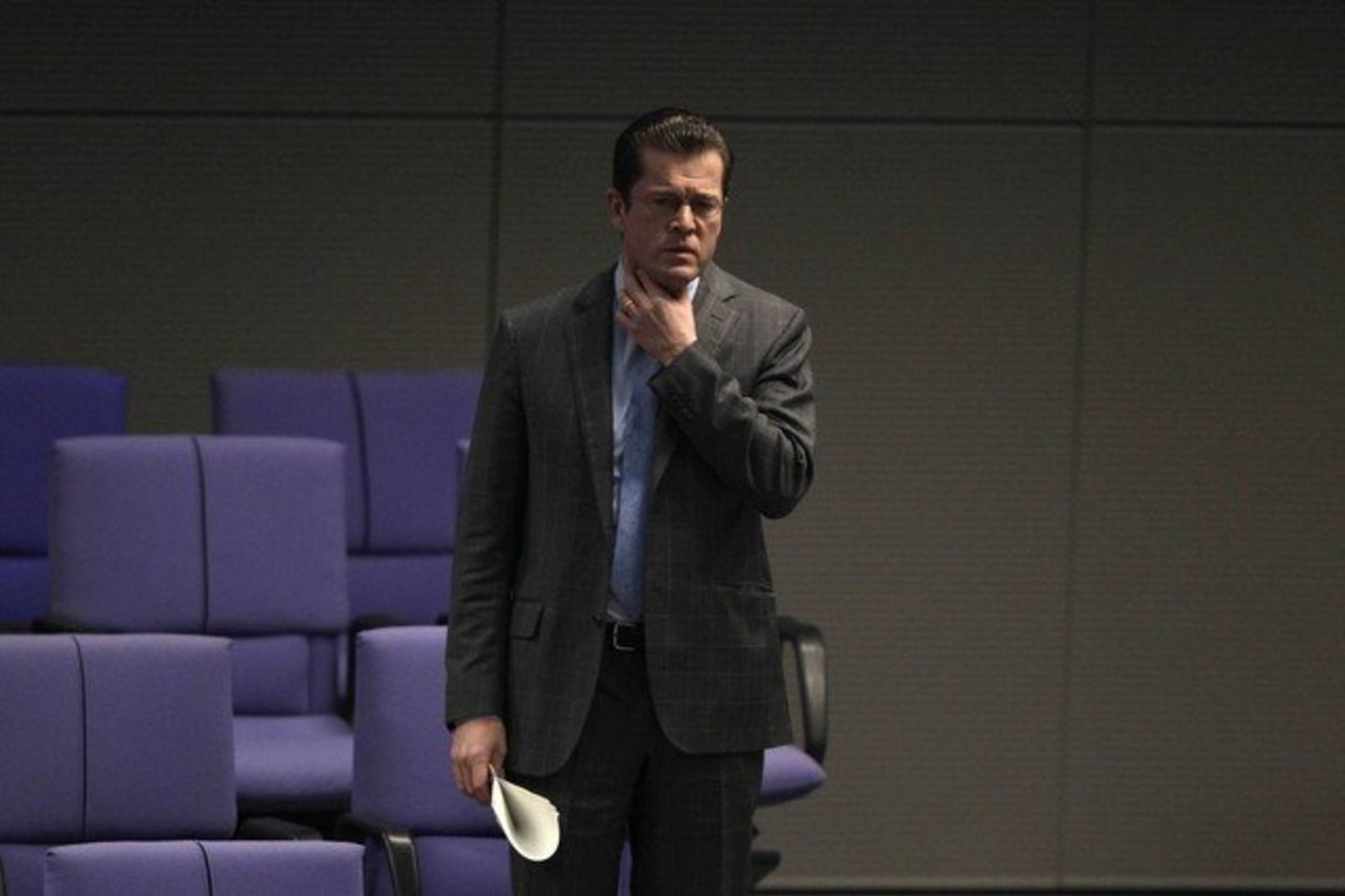 Vokietijos gynybos ministras Karl-Theodoras zu Guttenbergas atsidūrė net trijų politinių skandalų epicentre.