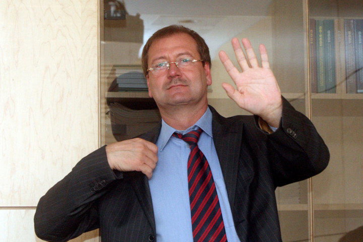 Bylos teismas nenagrinėjo daugiau kaip metus, nes tapęs Europos Parlamento nariu V.Uspaskichas įgijo teisinę neliečiamybę.