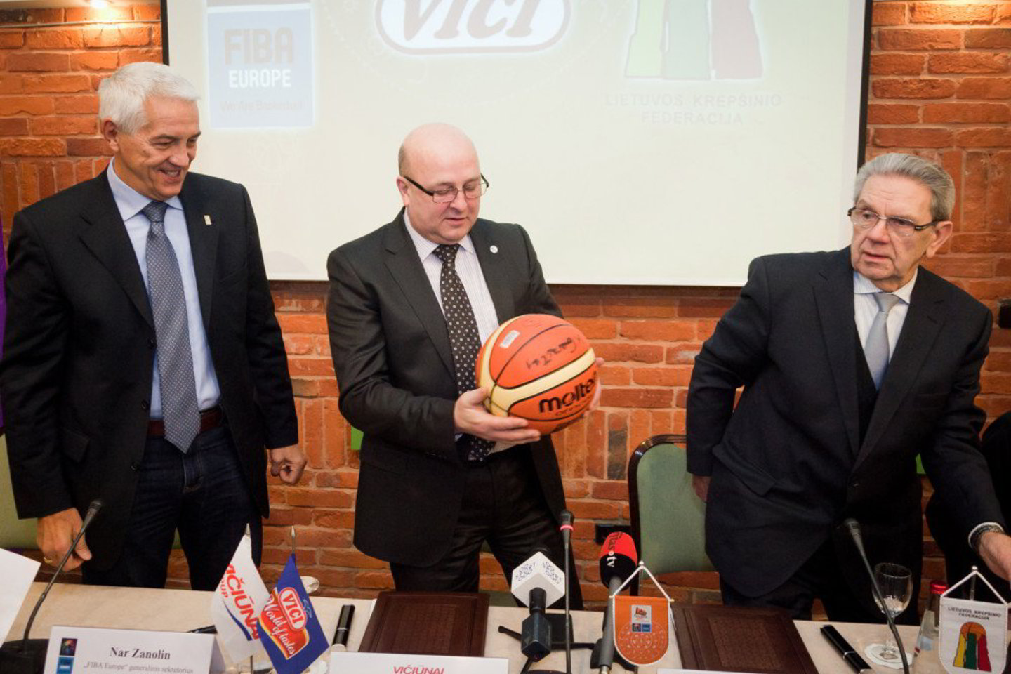 Konkreti septynženklė suma, kuria „Vičiūnų“ įmonių grupė parems krepšinį, nedetalizuojama.