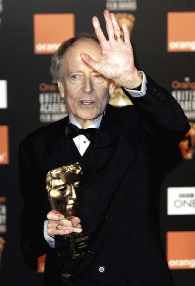J. Barry sukūrė 11 filmų apie Dž. Bondą garso takelius.