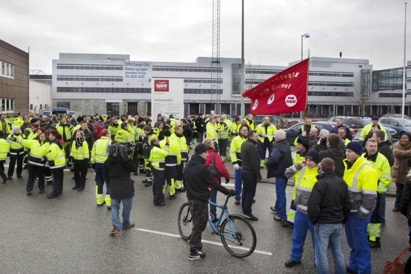 Protesto akcijos dalyviai protestuoja prieš vyriausybės planus atšaukti pirmalaikio pasitraukimo į pensiją galimybę ir pailginti pensinį amžių iki 67 metų.