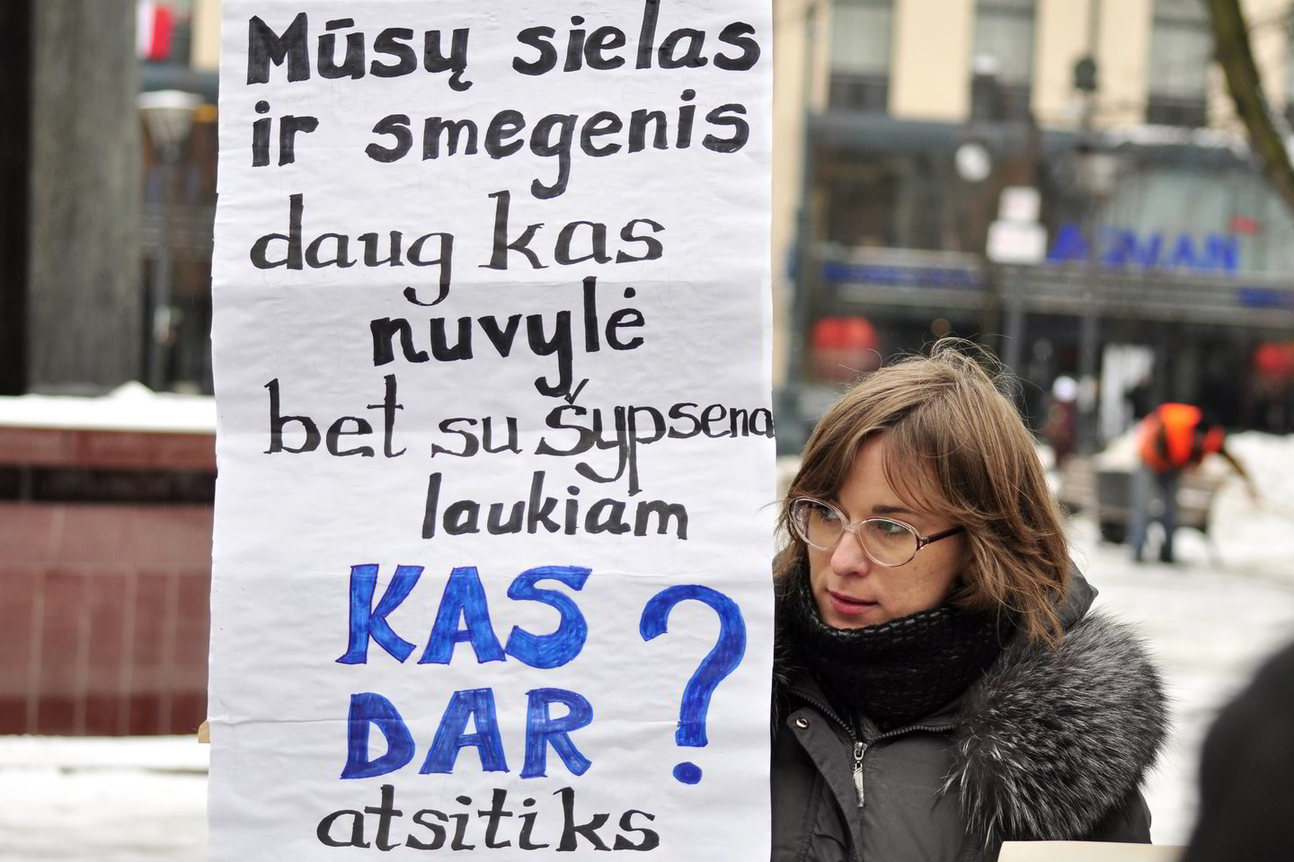Piketo dalyviai teigė nepritarią Vyriausybės idėjai sumokėti PSD biudžeto lėšomis tik už valstybės finansuojamus studentus, visus kitus įstatymais verčiant PSD susimokėti savo lėšomis.