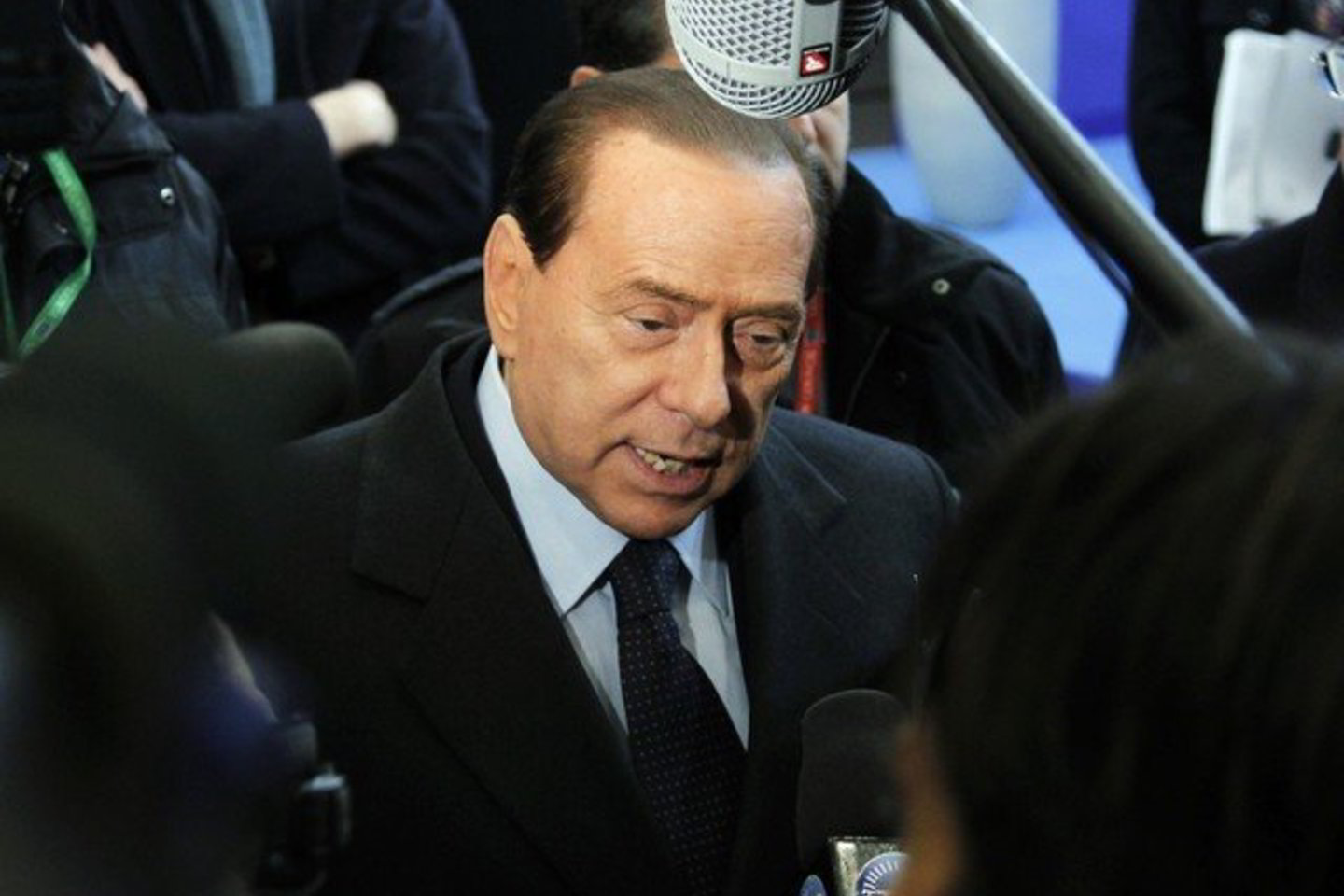 Italijos žiniasklaidoje netrukus gali pasirodyti nuogo S.Berlusconi nuotraukos.