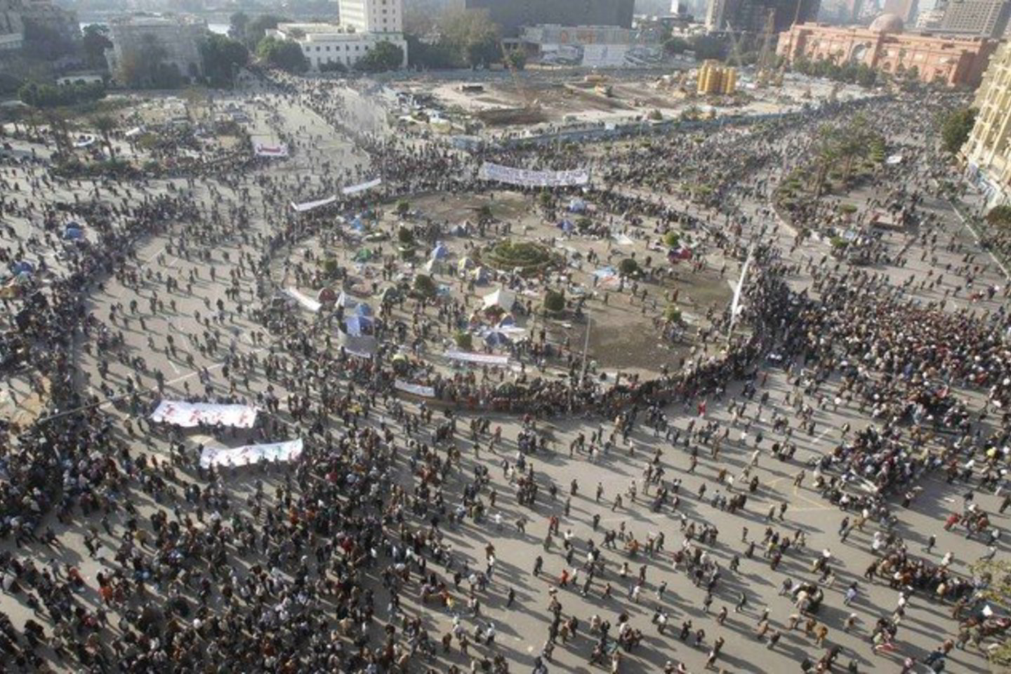 Egipto neramumų centru tapusią Tahriro aikštę gaubia šlovinga praeitis.