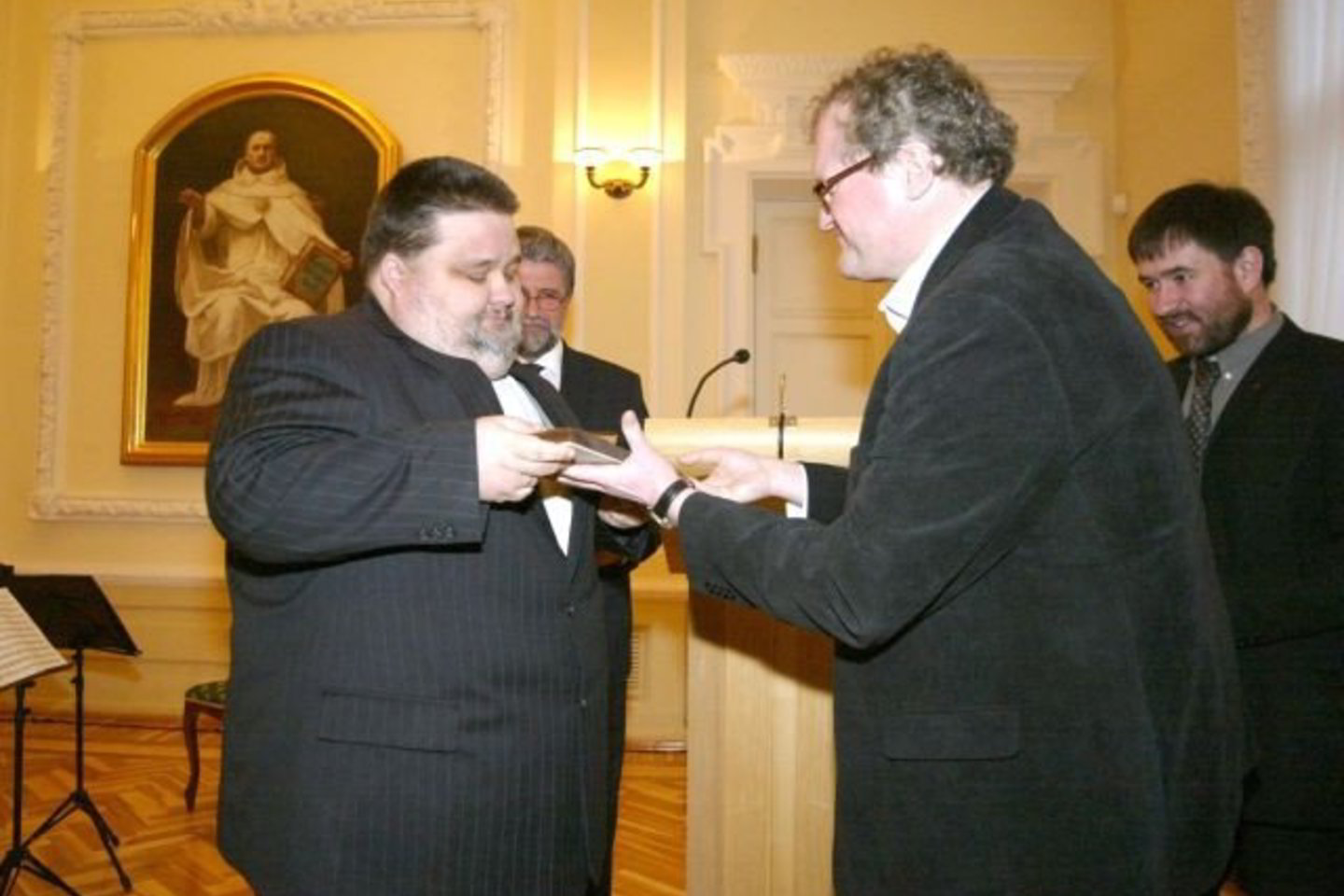 A.Navickas tradiciškai apdovanotas skulptoriaus Edmundo Frėjaus sukurtu atminimo medaliu ir diplomu.