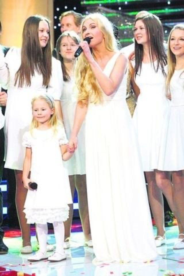 Šiaulietei L.Remeikienei laimėti konkursą „Nauja daina 2010” padėjo jos studijos auklėtiniai.