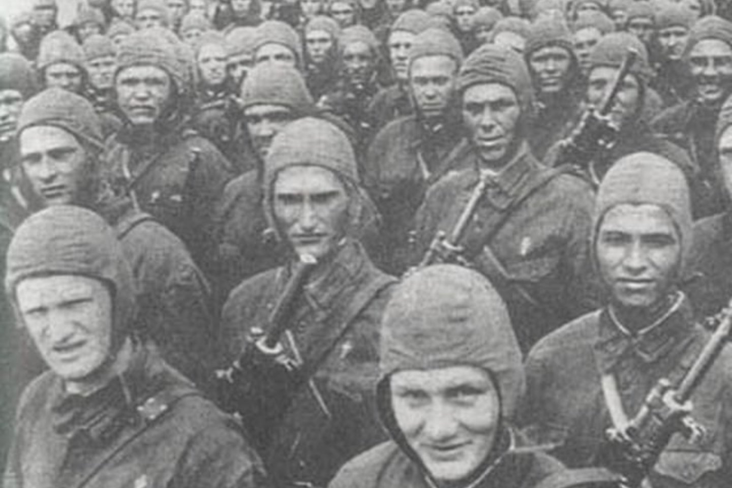 Iš viso pirmaisiais karo metais pateko į nelaisvę daugiau kaip 4 mln. sovietinių karių ir karinininkų.
