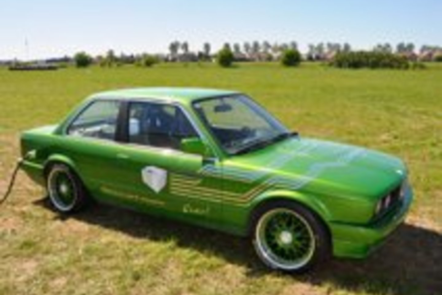 Senutėlis BMW atgimė su nauju elektriniu varikliu.