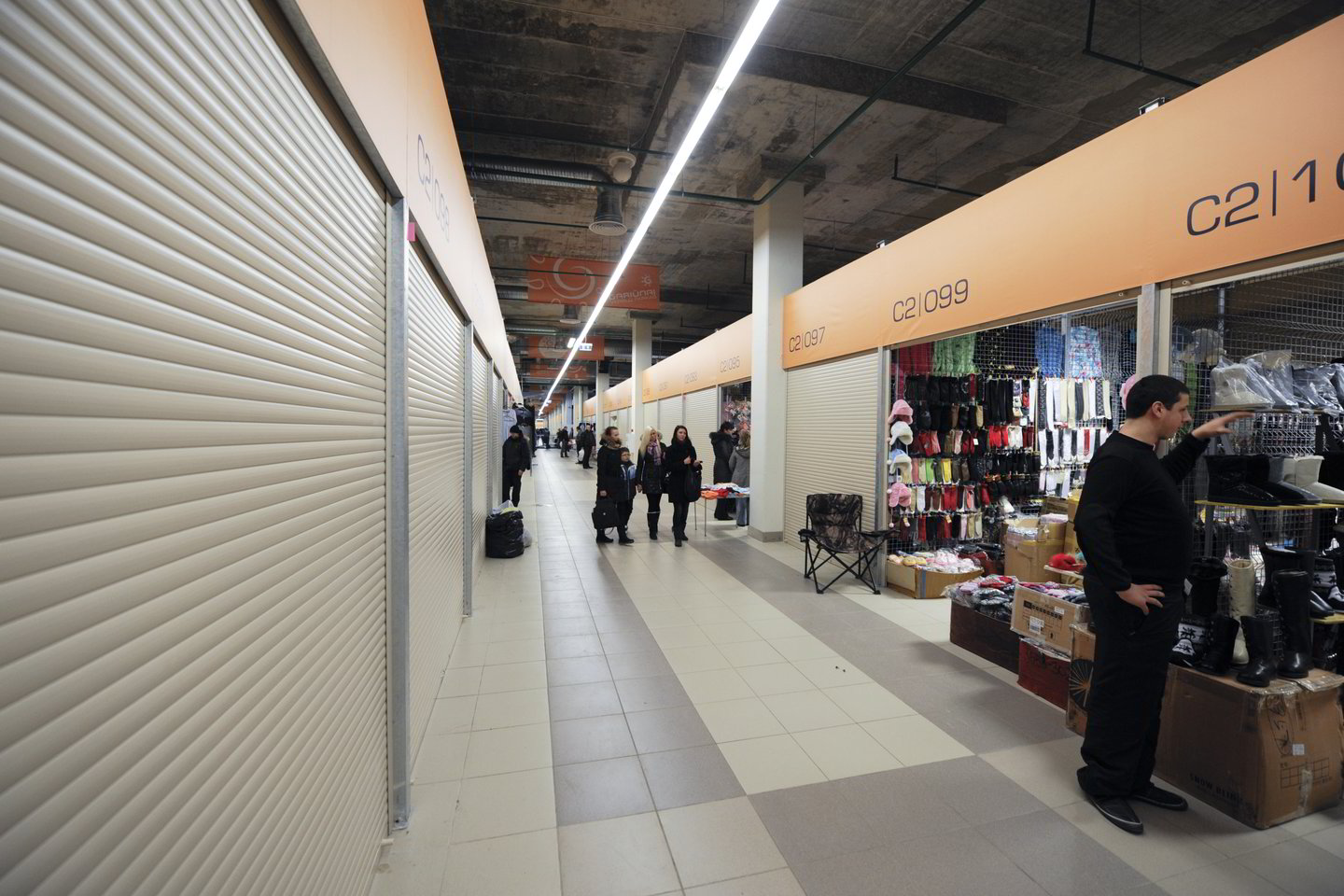 Sulaikyta įvairių falsifikuotų prekių už maždaug 250 tūkst. litų.