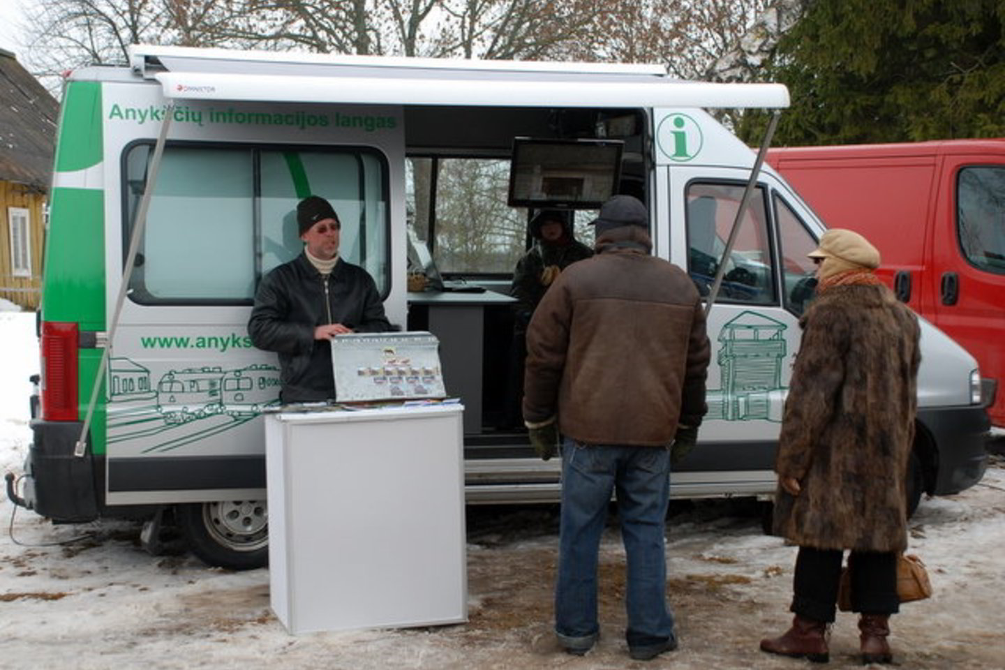 „Anykščių informacijos langas“ – infobusas viliojo smalsuolius tradicinėse Sartų lenktynėse.