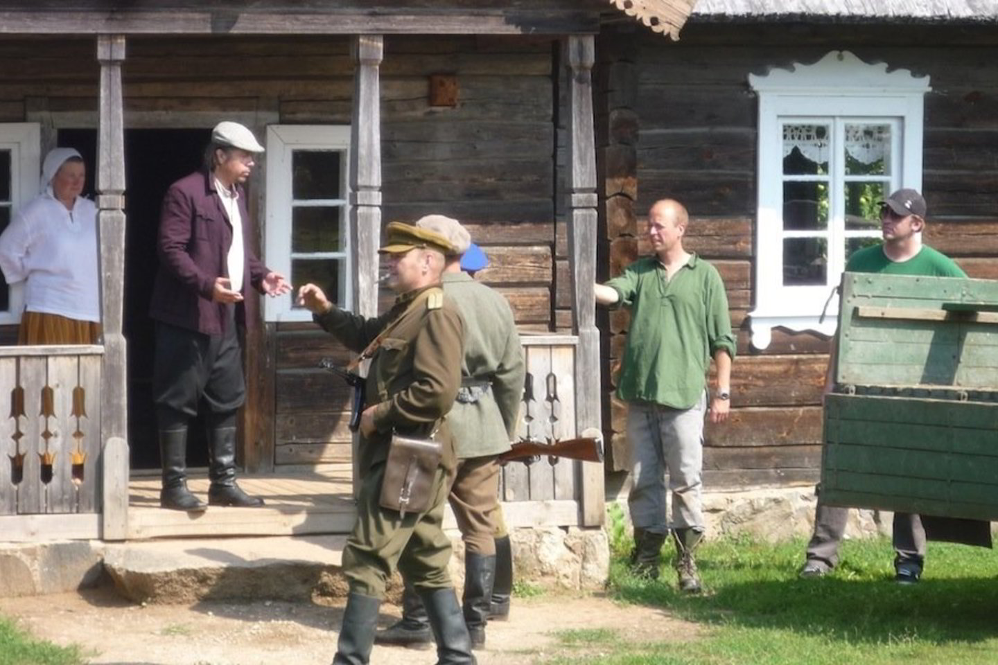 J.Ohmanas ir V.Sruoginis (dešinėje) repetuoja deportacijos sceną netoli Anykščių 2010 m. liepa.