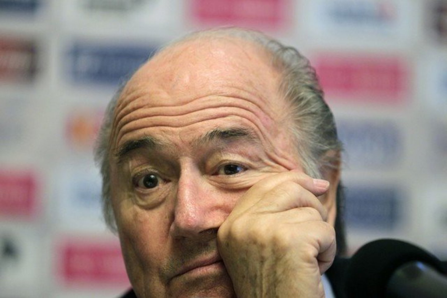 S.Blatteriui teko viešai atsiprašyti Anglijos futbolo federacijos ir rinktinės.