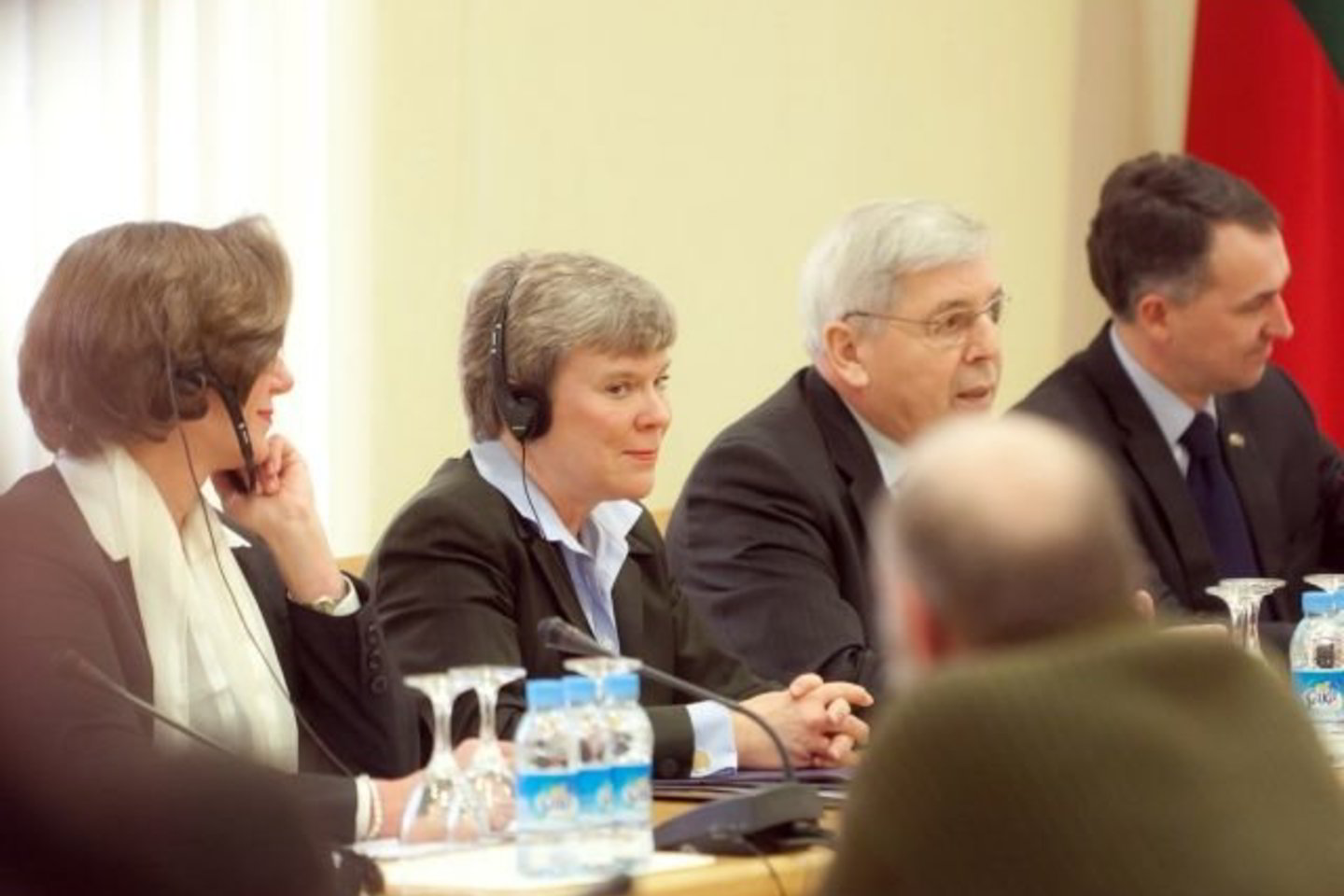 R.Gottemoeller teigia, kad pačios Rusijos keliama sąlyga prieš pradedant derybas dėl taktinės branduolinės ginkluotės išgabenti branduolinius ginklus iš Europos nėra tinkama.
