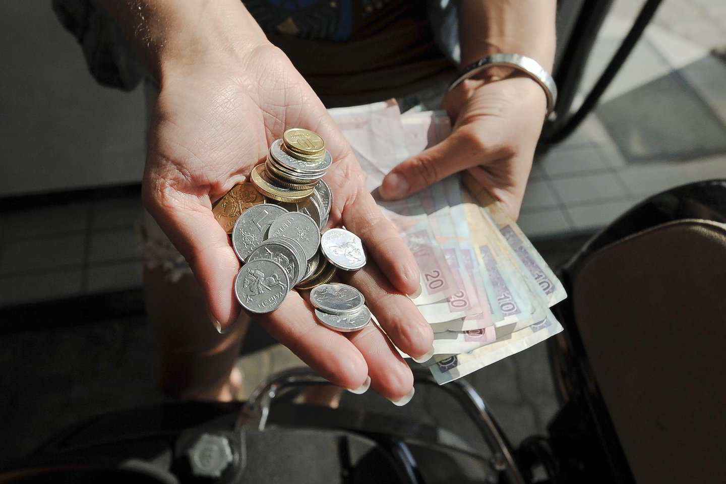 Antstoliai teigia 2010-aisiais gavę mažiau prašymų išieškoti skolas.