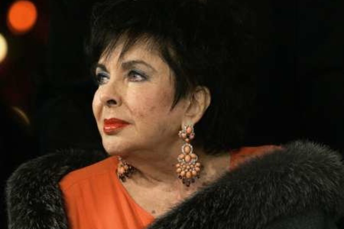 Holivudo aktorė yra viena tarptautinio AIDS tyrimo fondo steigėjų.