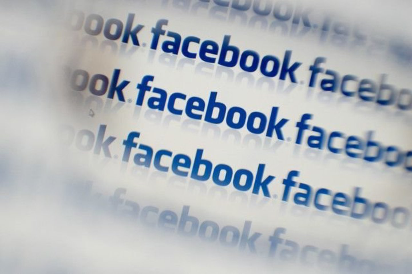 „Google“, „Facebook“ ir „Twitter“ atsisakė komentuoti šiuo klausimu.