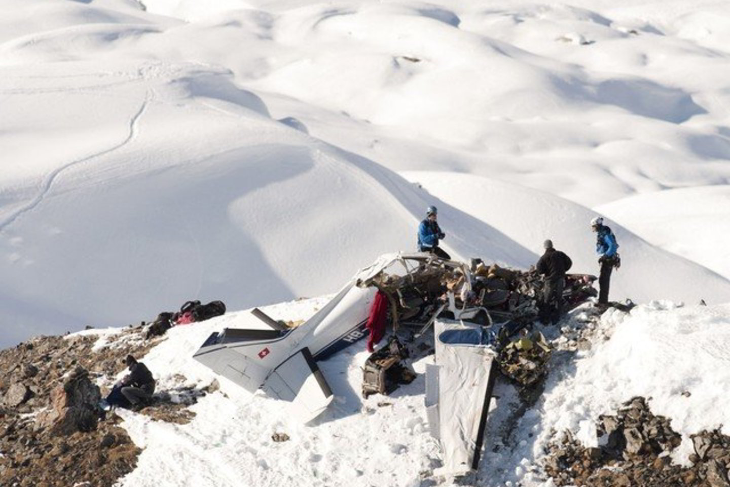 Dvimotoris lėktuvas sudužo maždaug 110 km į rytus nuo Ženevos.