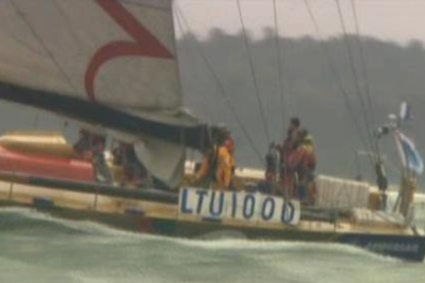 Pasaulį apiplaukusi jachta „Ambersail“ vėl kelia bures.