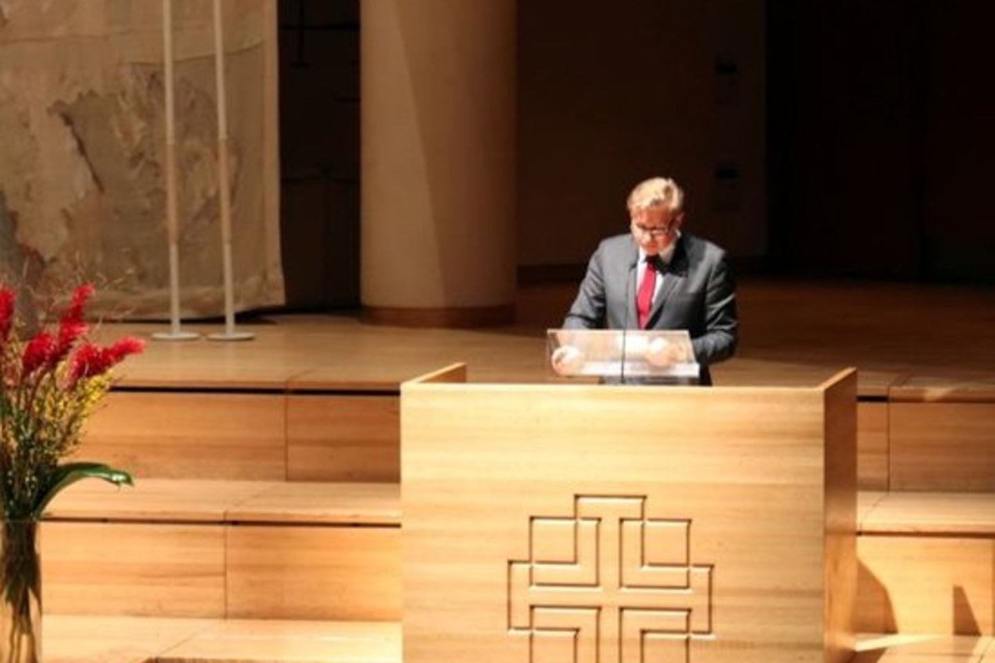 Užsienio reikalų ministras A.Ažubalis šv.Petro bažnyčioje.