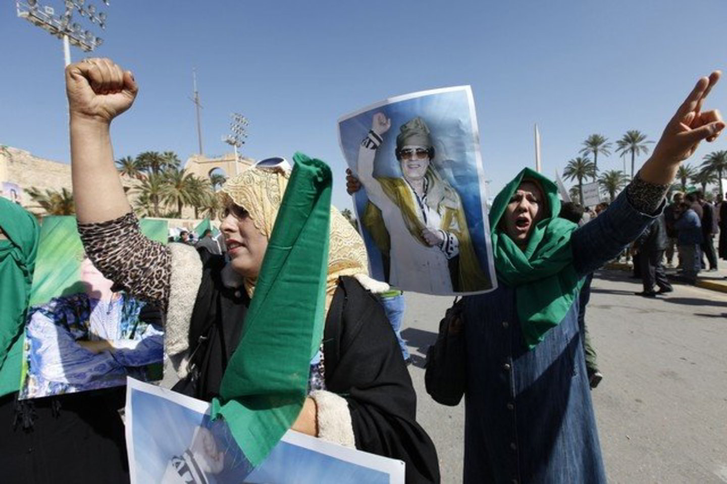 Kai kuriuose Bengazio rajonuose trečią dieną iš eilės vyksta protestai prieš M.Kadhafi.